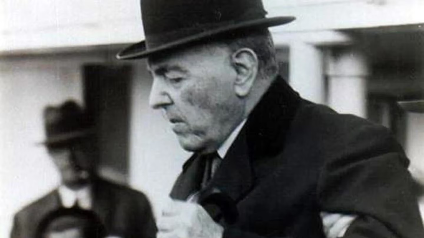 Hipólito Yrigoyen, ex presidente y líder de masas de la Unión Cívica Radical (UCR).